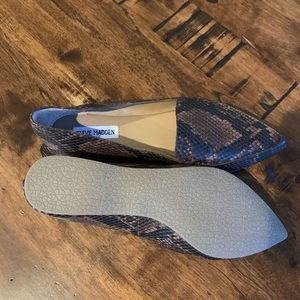 Super cute Steve Madden animal print flats.